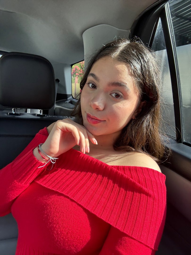 Publicación de Monse🤍 en HolliModels