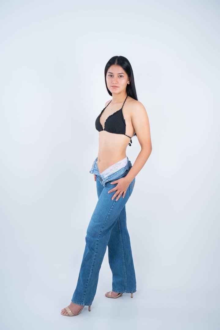 Publicación de Lestly Carrera en HolliModels