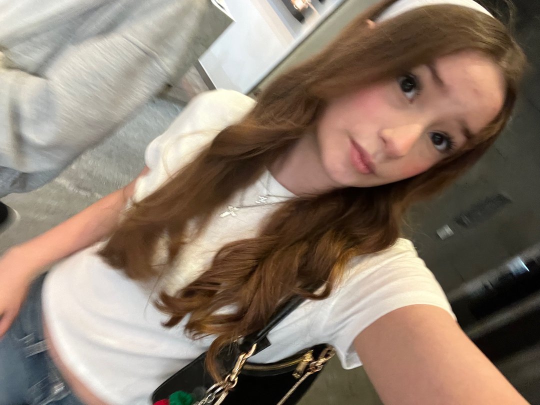 Publicación de 𝓣𝓪𝓷𝓲𝓪 𝓝𝓪𝓻𝓿𝓪́𝓮𝔃 en HolliModels