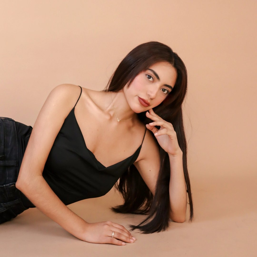 Publicación de Zhania Gallegos en HolliModels