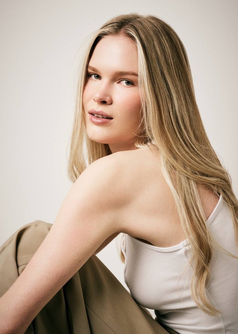 Publicación de Anastasiia en HolliModels