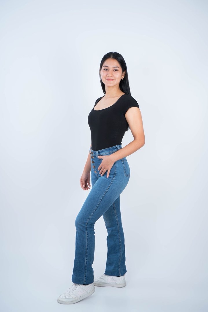 Publicación de Lestly Carrera en HolliModels