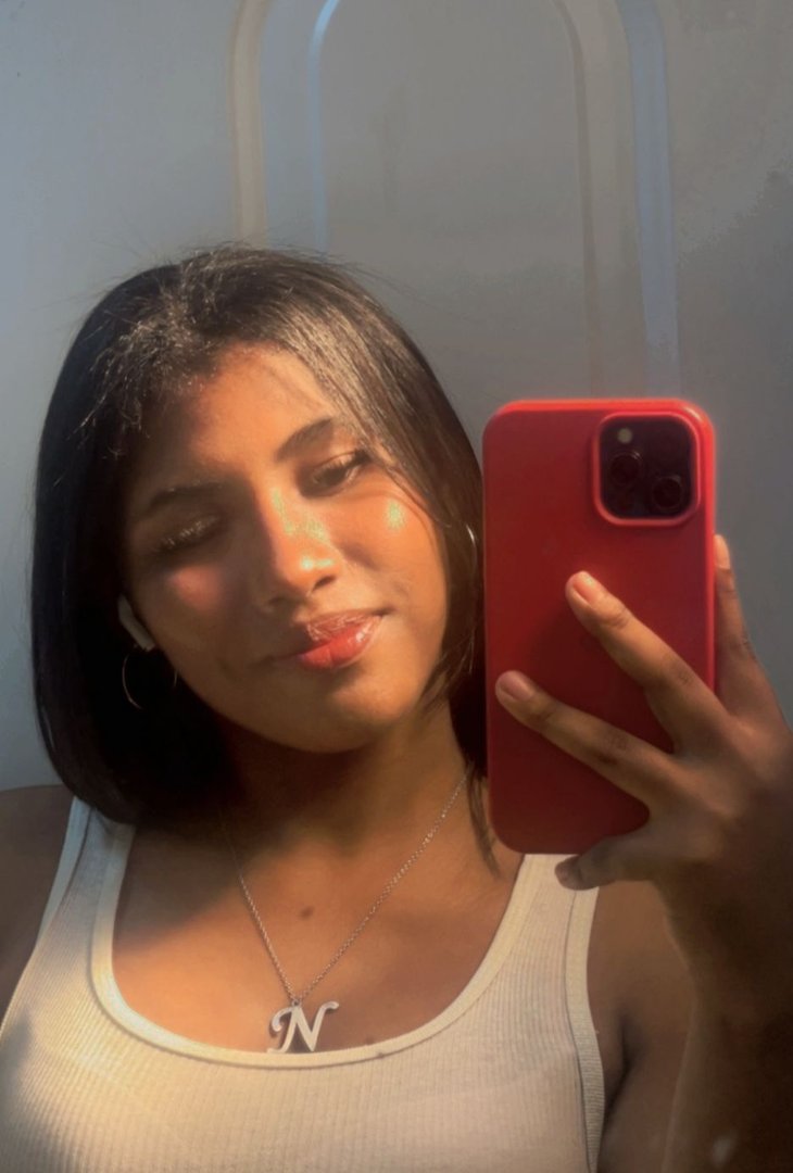 Publicación de Nicoleꨄ en HolliModels