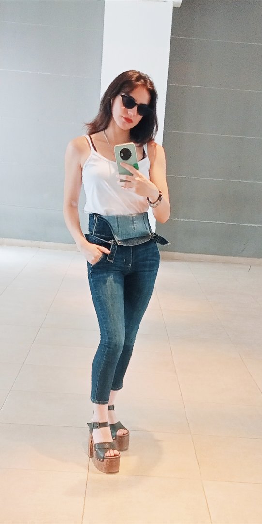 Publicación de María José en HolliModels