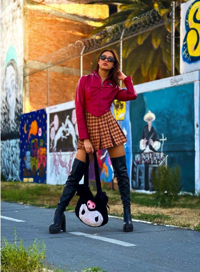 Publicación de Joana barrera en HolliModels