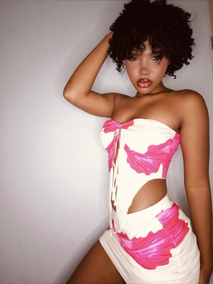 Publicación de Lofly Yisel López Córdoba en HolliModels