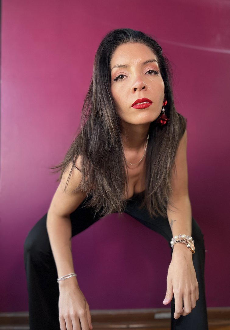 Publicación de María José Lertora en HolliModels