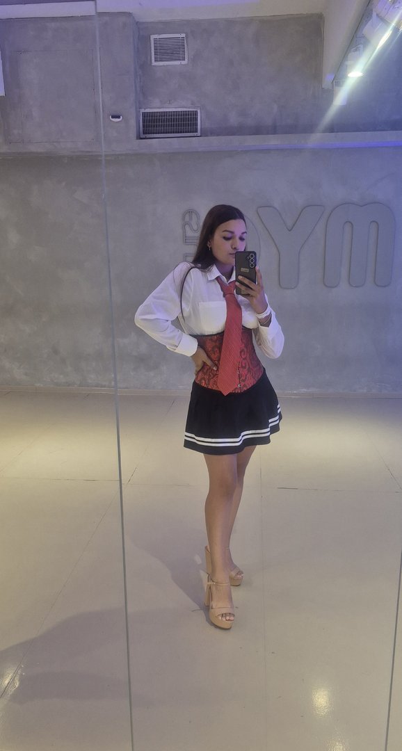 Publicación de Maria Britez en HolliModels