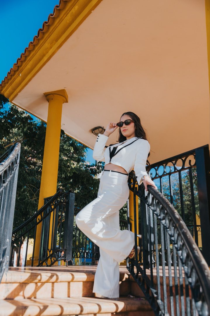 Publicación de Marjorie López en HolliModels