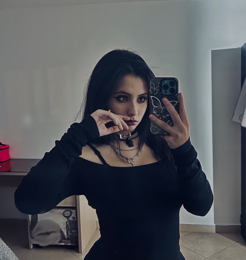 Publicación de Alejandra Niño Reyes en HolliModels