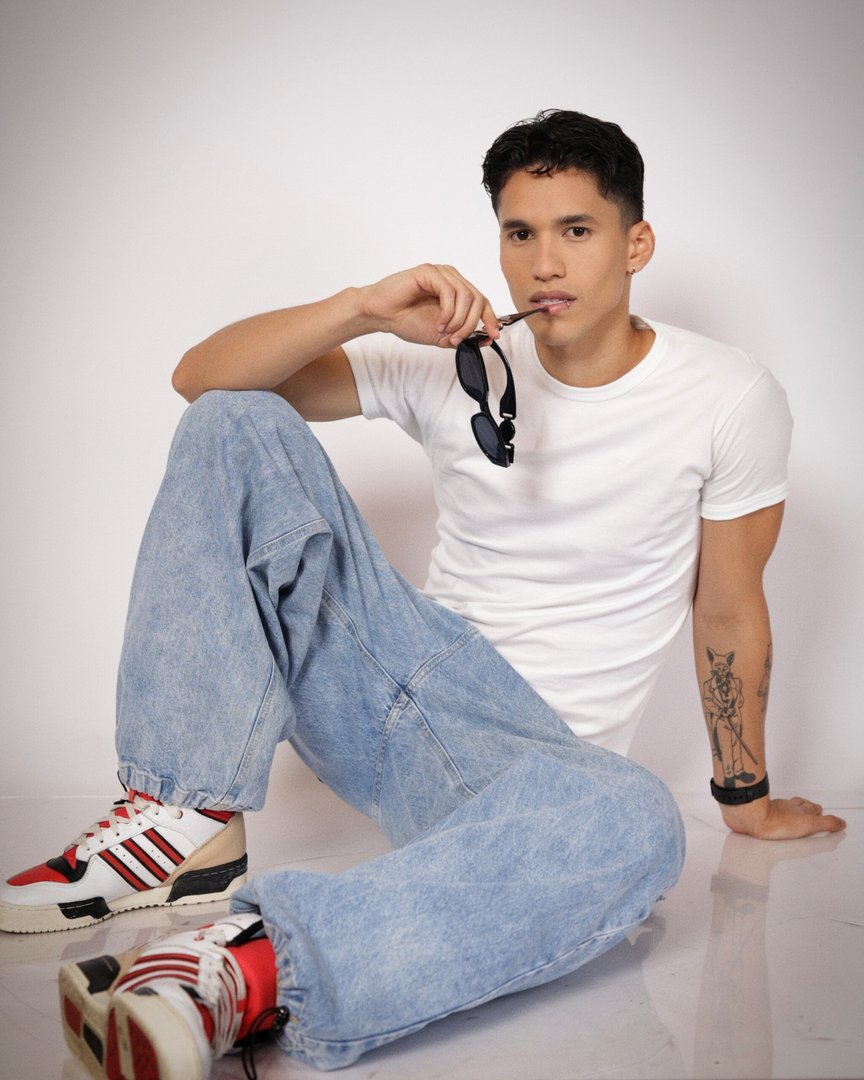 Publicación de Juan Carlos Arrieta en HolliModels