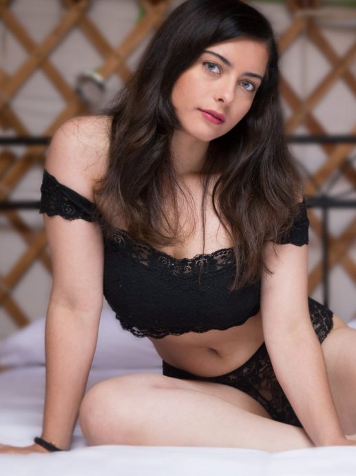 Publicación de Alexandrina Ramona Simon en HolliModels