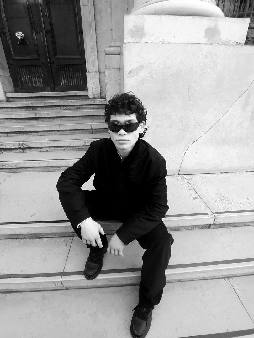 Publicación de José Emanuel Aquino en HolliModels