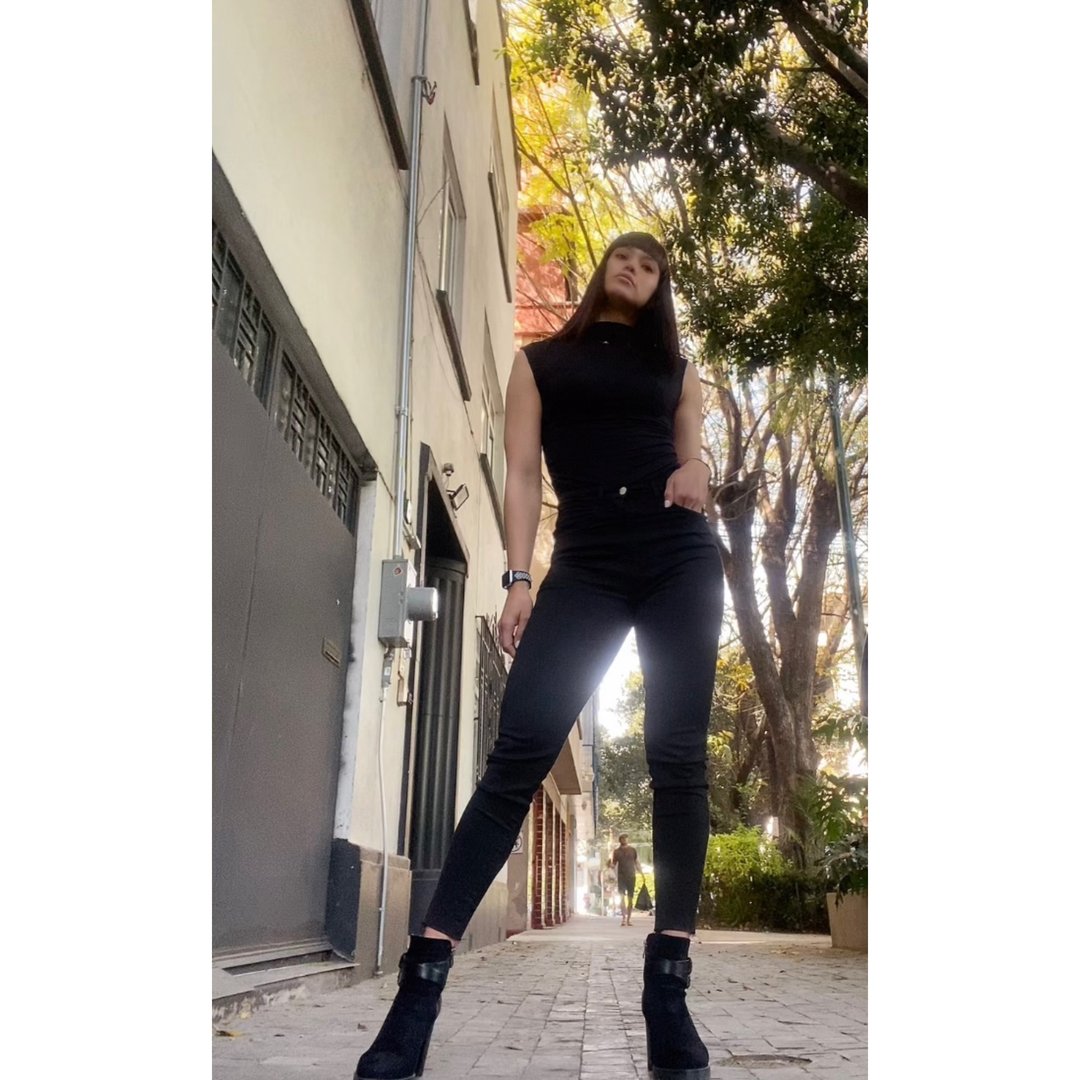 Publicación de Charlize Flores 7 en HolliModels