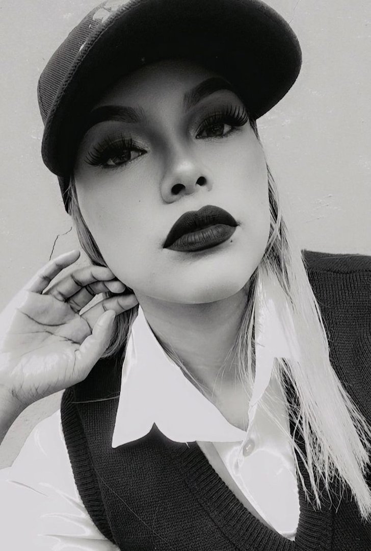 Publicación de Evangeline✨️ en HolliModels