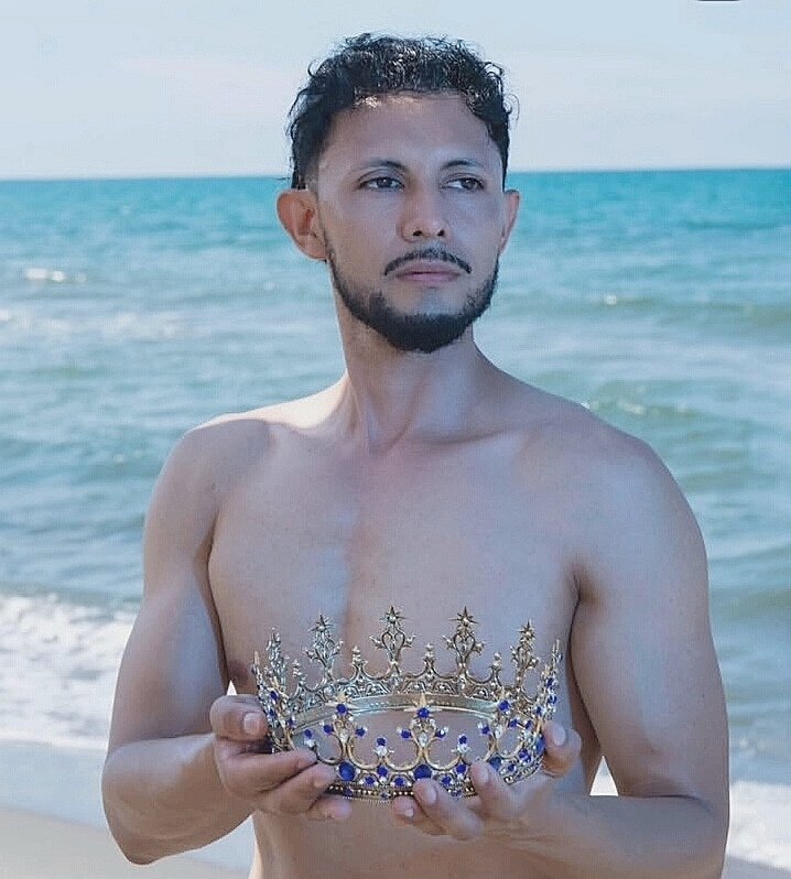 Publicación de Denis Fernando Avila Amador en HolliModels