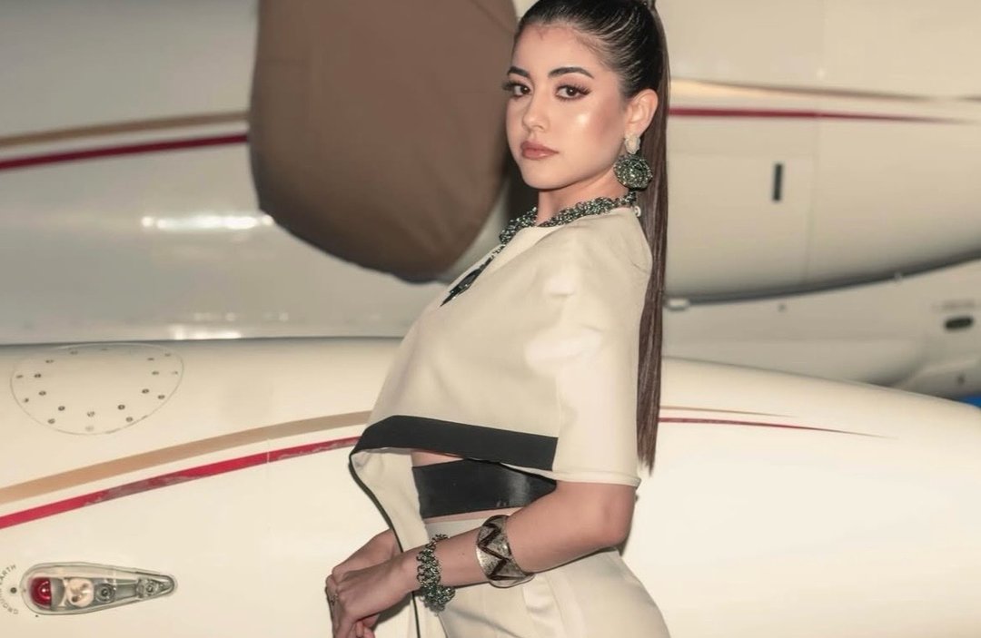Publicación de Perla Vega en HolliModels