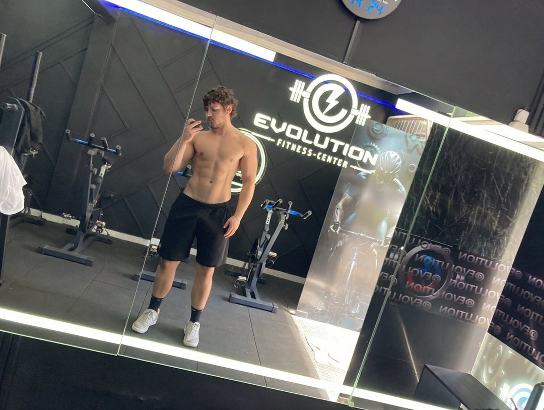 Publicación de Hernan Hezequiel Horot en HolliModels