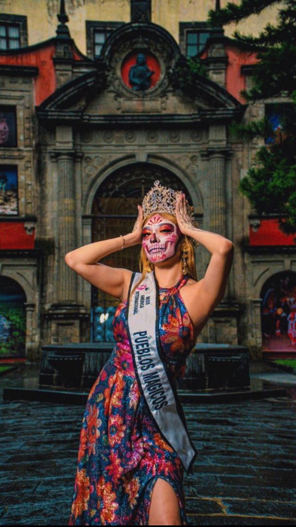 Publicación de Kikey Martínez López en HolliModels