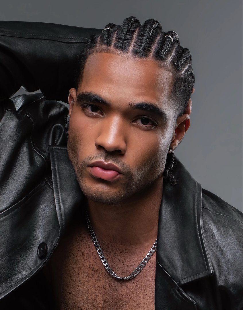 Publicación de Moises Eliezer Agreda Miranda en HolliModels