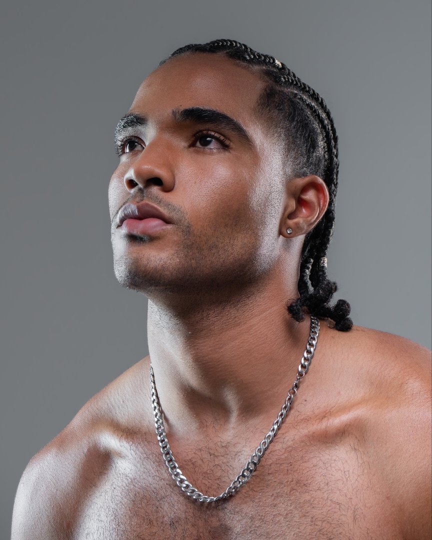 Publicación de Moises Eliezer Agreda Miranda en HolliModels