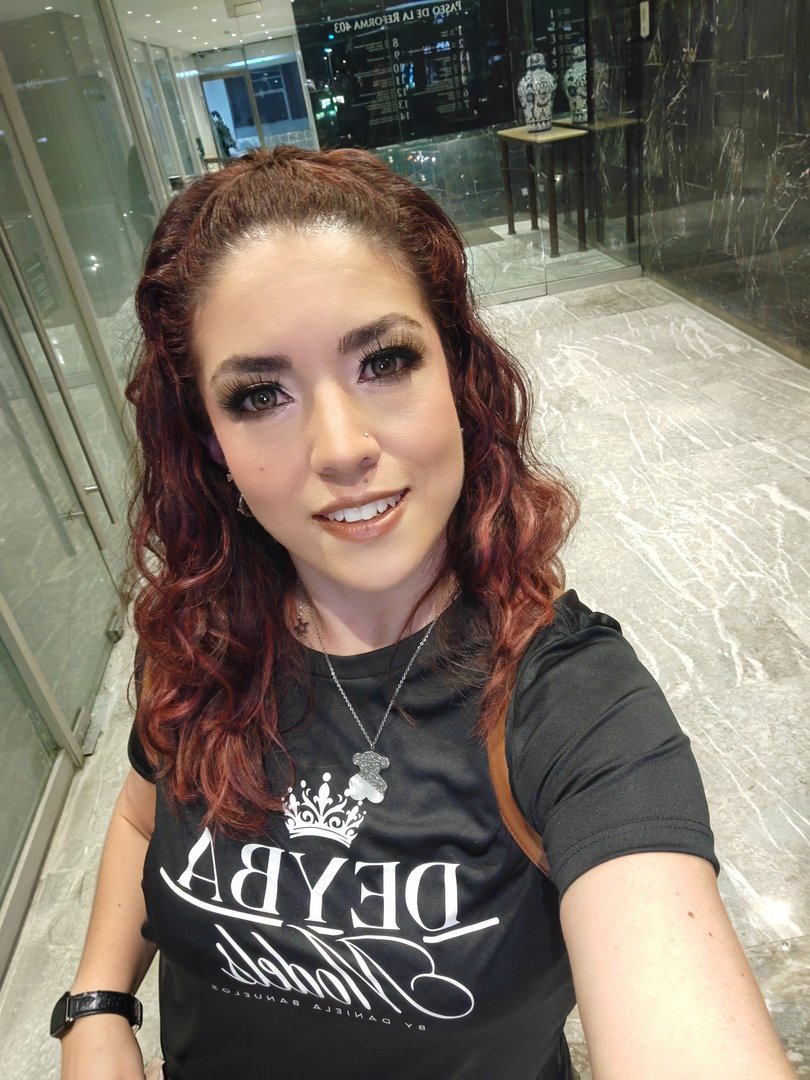 Publicación de Ronie de la Vega en HolliModels