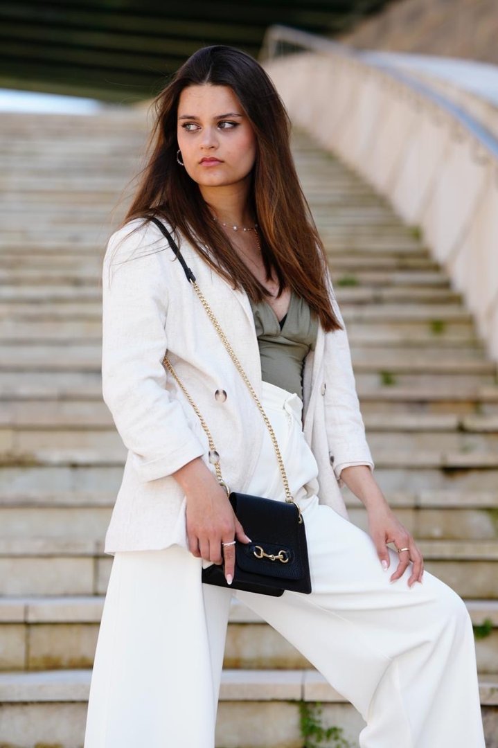 Publicación de June en HolliModels