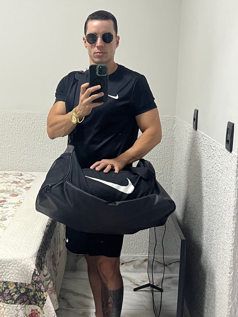 Publicación de Welbert Keoma Santos en HolliModels