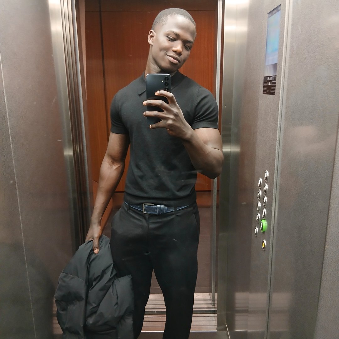 Publicación de Usman camara en HolliModels
