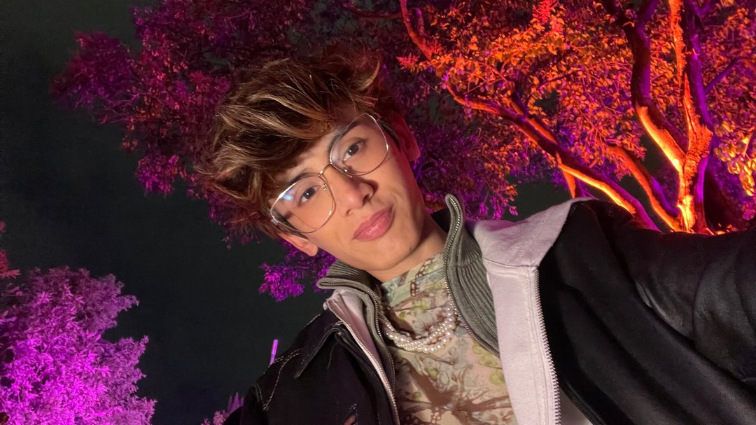 Publicación de Carlos Eduardo Perez Anaya en HolliModels