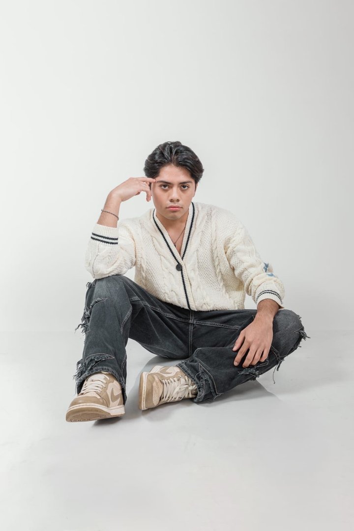 Publicación de Jorge Bello Aguirre en HolliModels