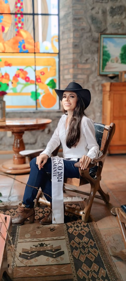 Publicación de Ada Isadora en HolliModels