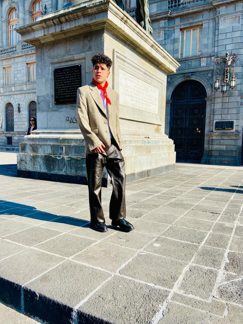 Publicación de Alberto Aguilar en HolliModels