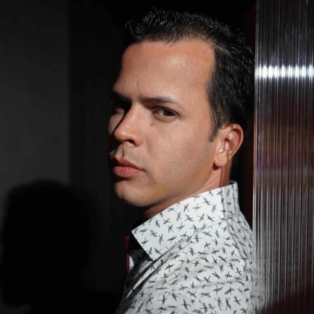 Publicación de Juan Carlos Pineda en HolliModels