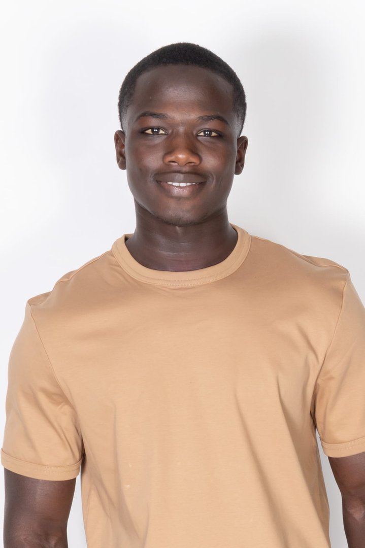 Publicación de Usman camara en HolliModels