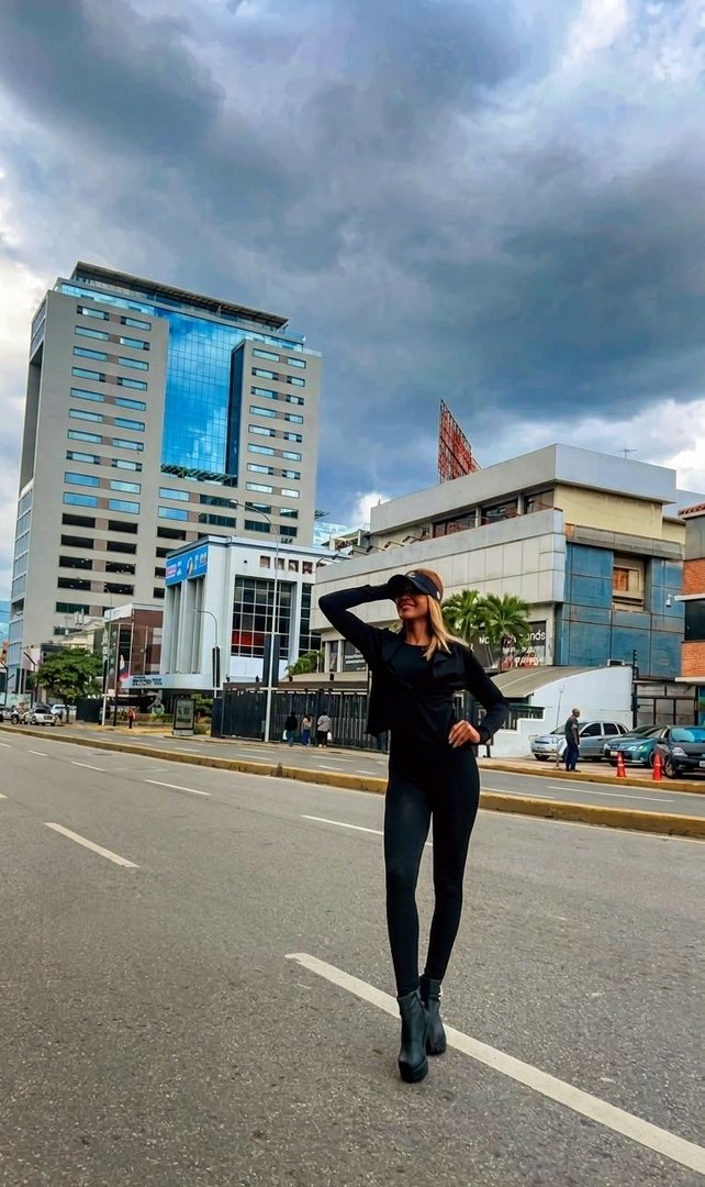 Publicación de Evangeline✨️ en HolliModels