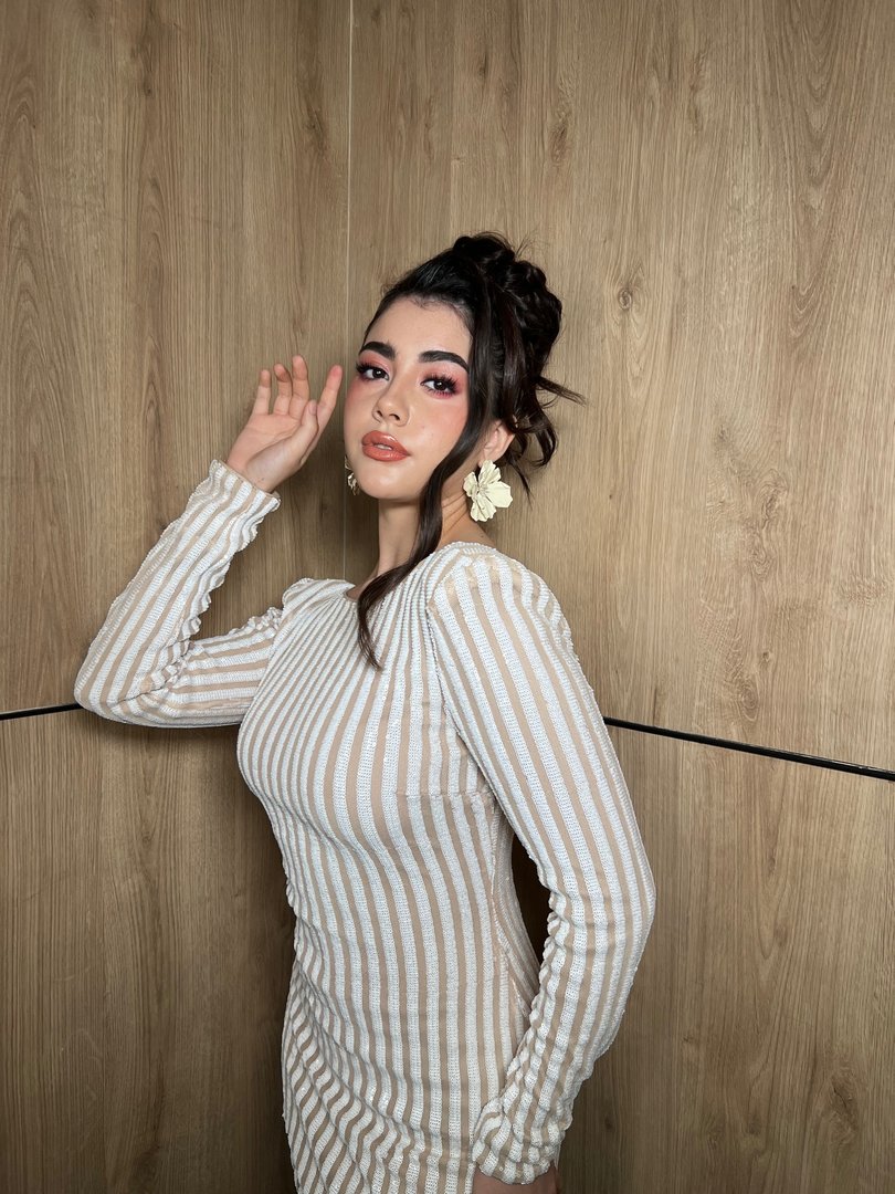Publicación de Perla Vega en HolliModels