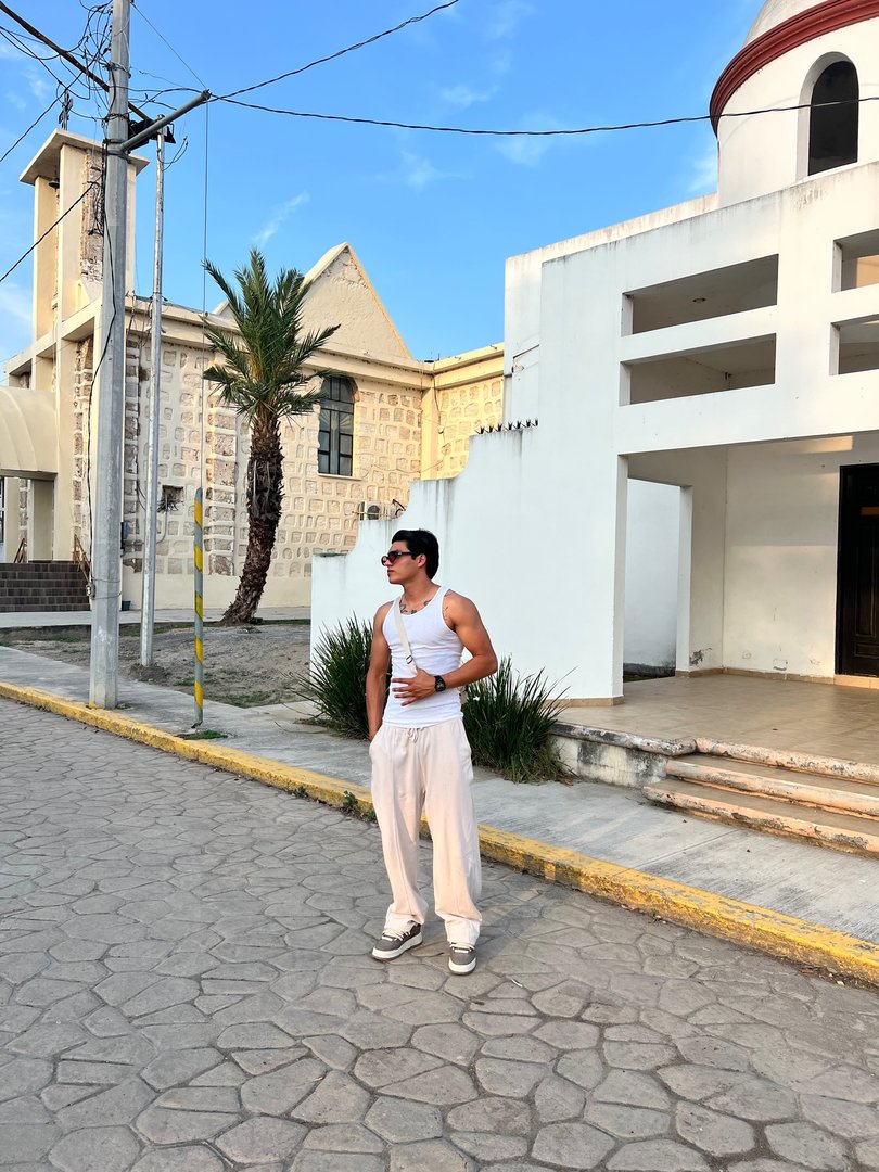 Publicación de Kevin Rafael De León Gongora en HolliModels