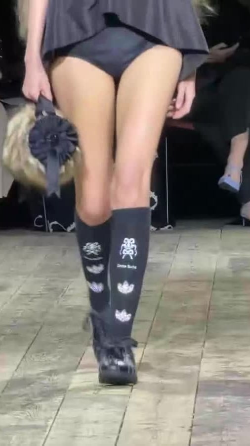 Publicación de adidas en HolliModels