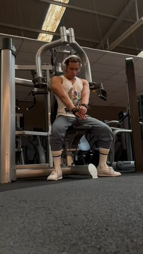 Publicación de Ángel  Hernández en HolliModels