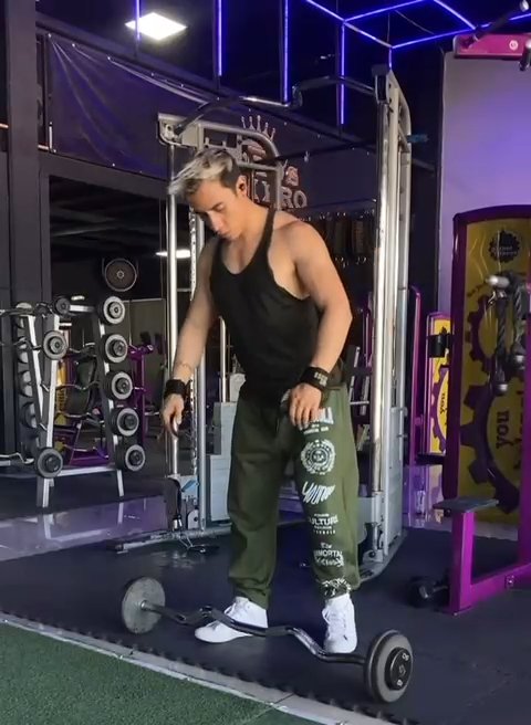 Publicación de Ángel  Hernández en HolliModels