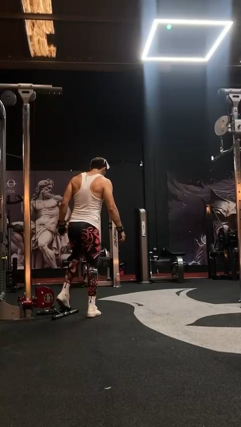 Publicación de Ángel  Hernández en HolliModels