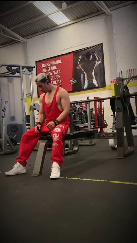 Publicación de Ángel  Hernández en HolliModels