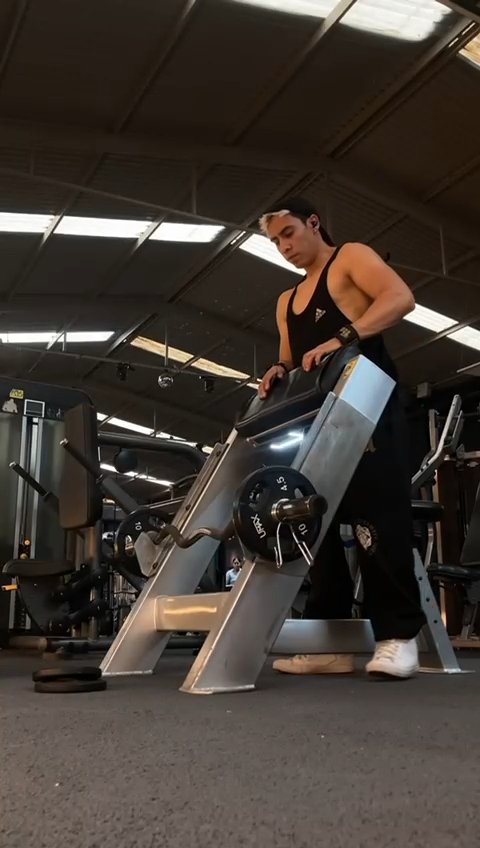 Publicación de Ángel  Hernández en HolliModels