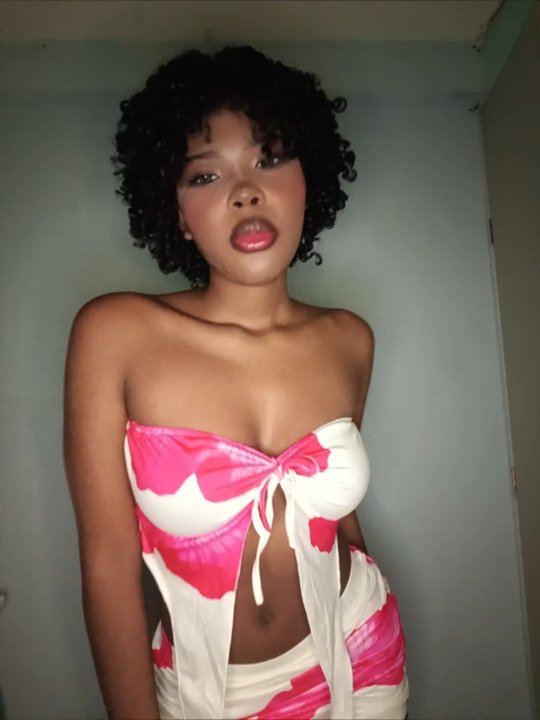 Publicación de Lofly Yisel López Córdoba en HolliModels