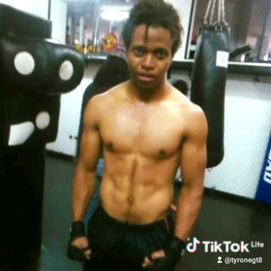 Publicación de Tyrone en HolliModels