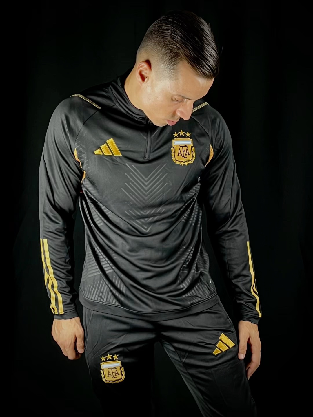 Publicación de Welbert Keoma Santos en HolliModels