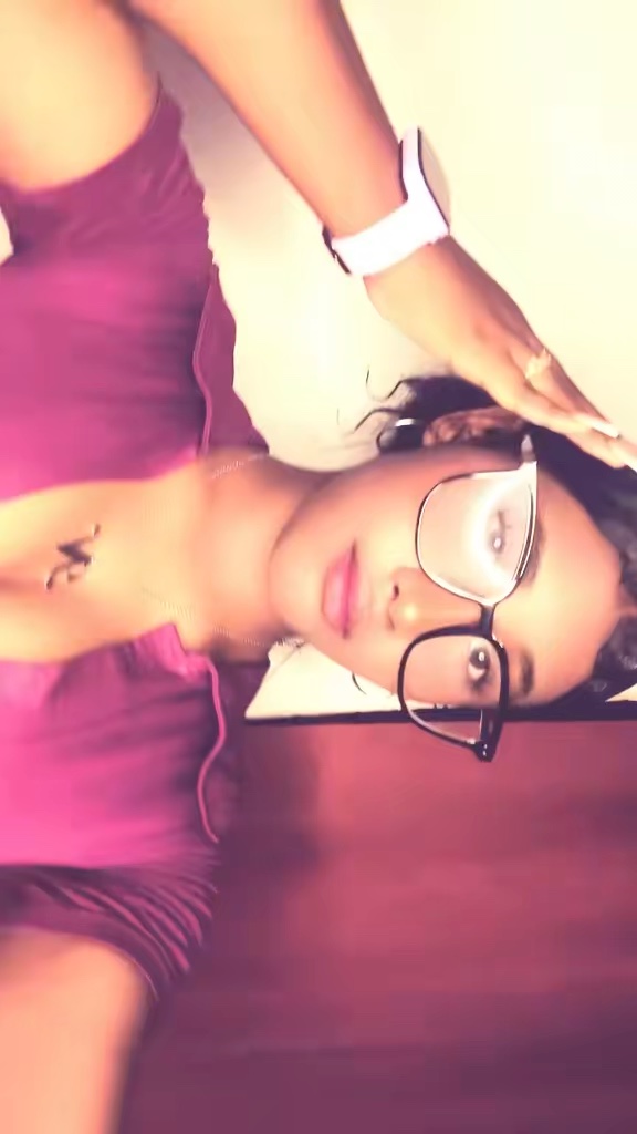 Publicación de Nicoleꨄ en HolliModels