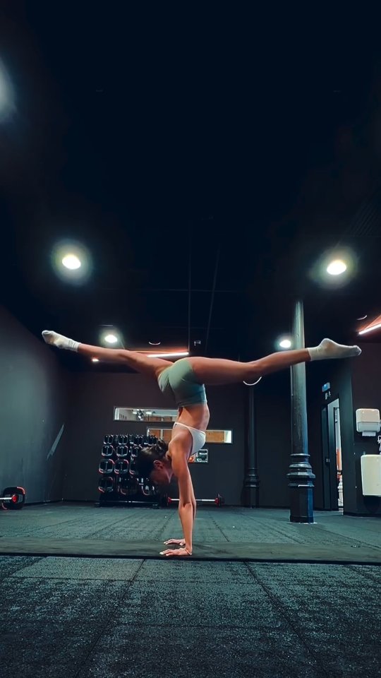 Publicación de elina zamani en HolliModels