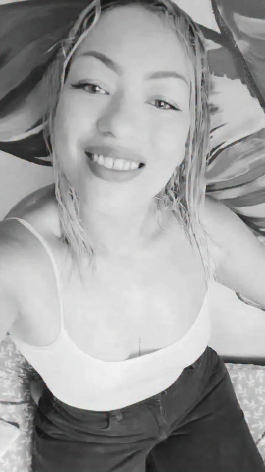 Publicación de Sharon Heinz en HolliModels